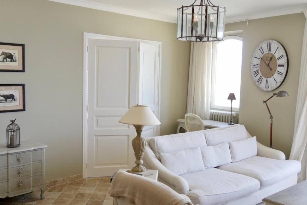 Bord De Mer - Ac, Wifi, Chic, Sea View, Beach 2 Minutes Walk Antibes Extérieur photo