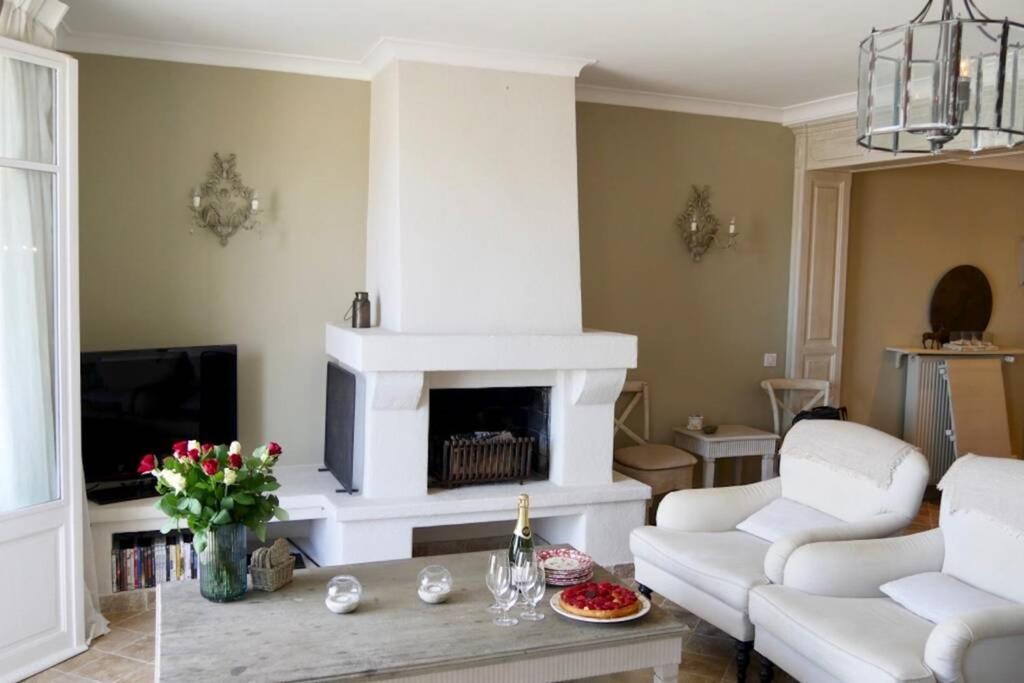 Bord De Mer - Ac, Wifi, Chic, Sea View, Beach 2 Minutes Walk Antibes Extérieur photo