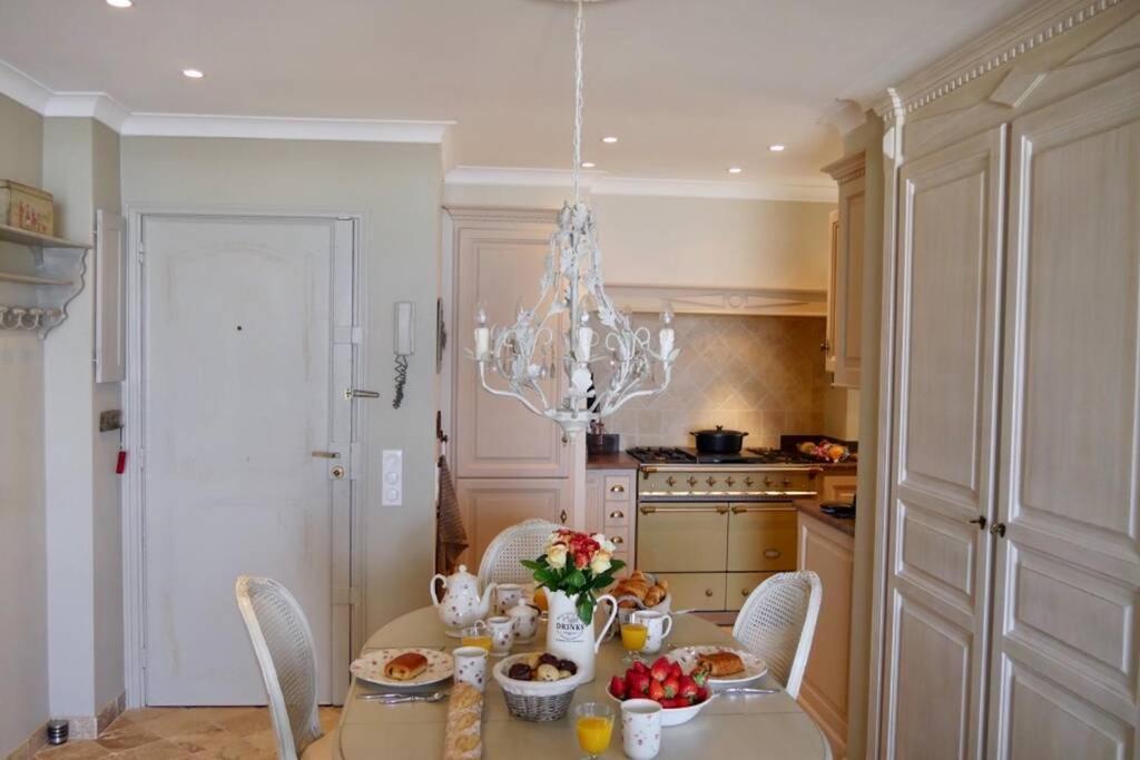Bord De Mer - Ac, Wifi, Chic, Sea View, Beach 2 Minutes Walk Antibes Extérieur photo